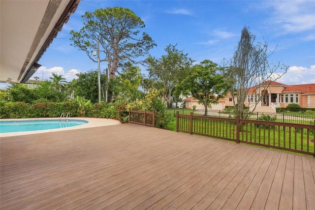 7220 SUNSHINE DRIVE S, St Petersburg, FL 33705