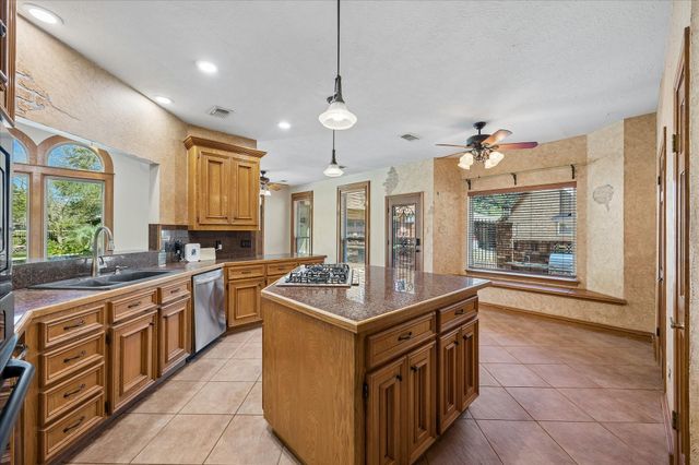 1835 Raintree Circle, Seabrook, TX 77586