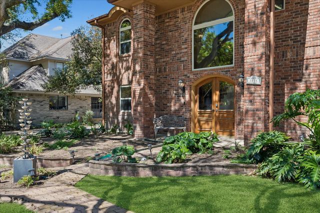 1835 Raintree Circle, Seabrook, TX 77586