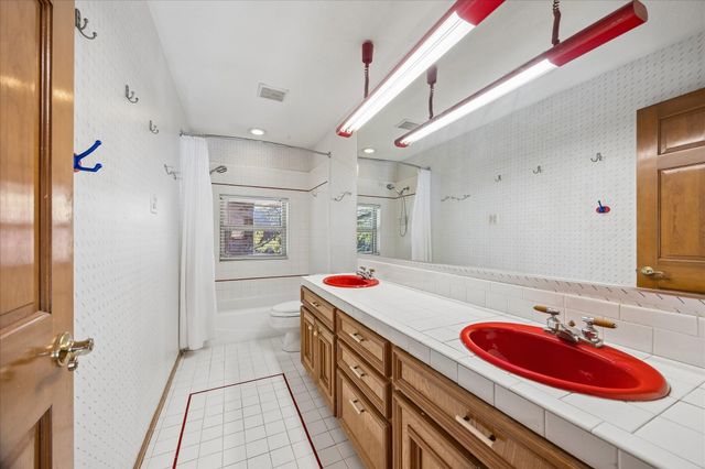 1835 Raintree Circle, Seabrook, TX 77586