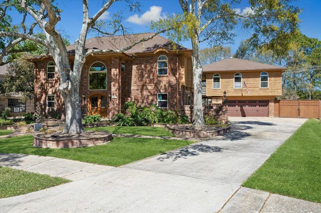 1835 Raintree Circle, Seabrook, TX 77586