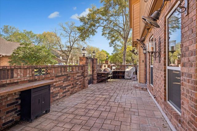 1835 Raintree Circle, Seabrook, TX 77586