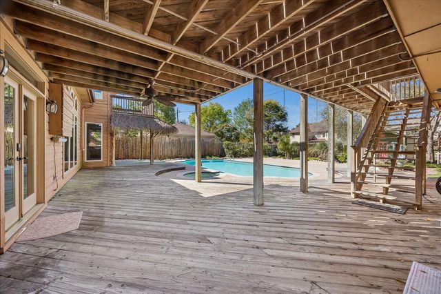 1835 Raintree Circle, Seabrook, TX 77586