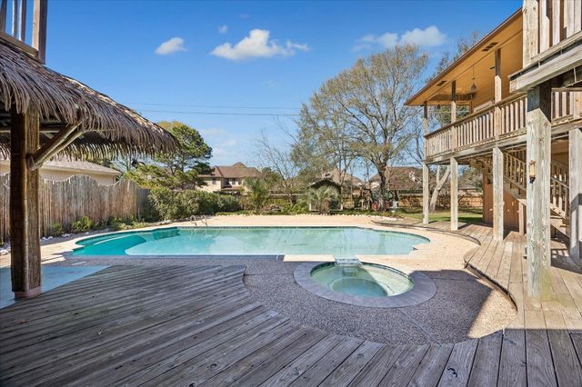 1835 Raintree Circle, Seabrook, TX 77586