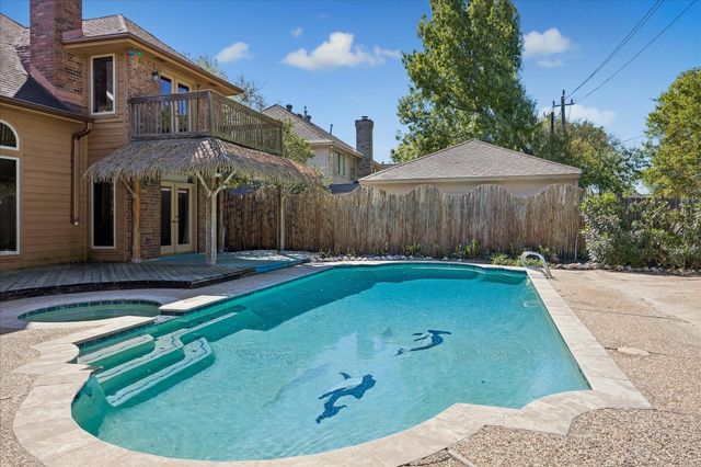 1835 Raintree Circle, Seabrook, TX 77586