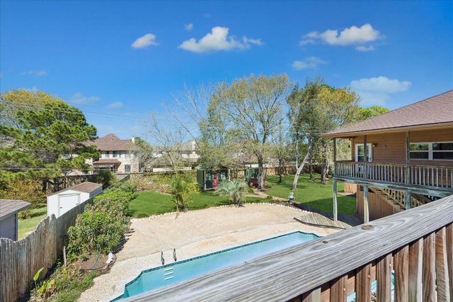 1835 Raintree Circle, Seabrook, TX 77586