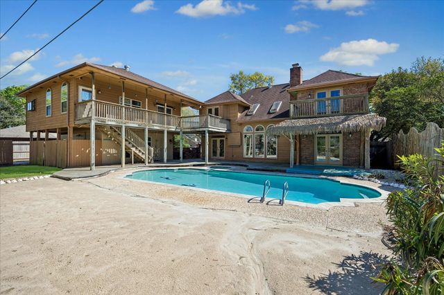 1835 Raintree Circle, Seabrook, TX 77586