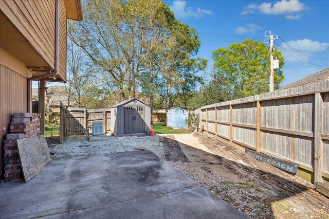 1835 Raintree Circle, Seabrook, TX 77586