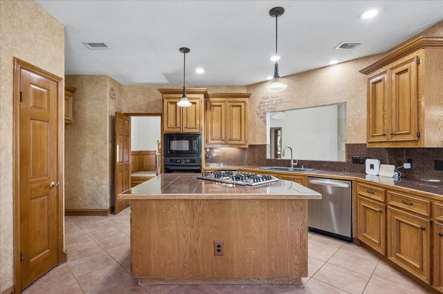 1835 Raintree Circle, Seabrook, TX 77586