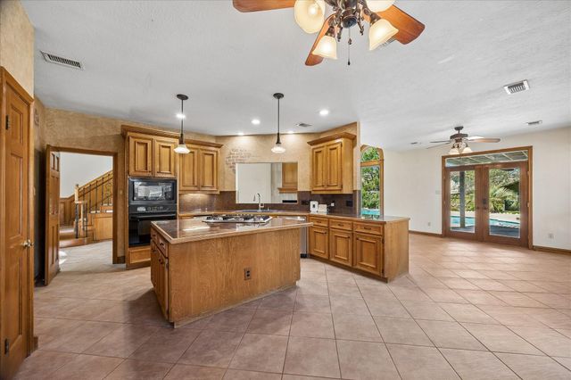 1835 Raintree Circle, Seabrook, TX 77586