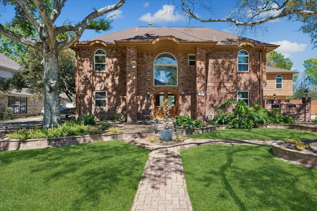 1835 Raintree Circle, Seabrook, TX 77586