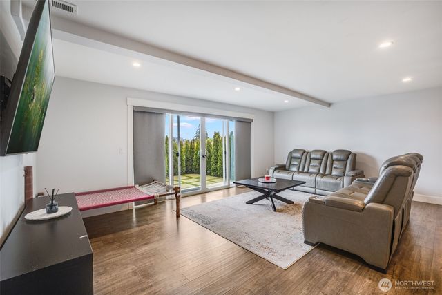 17323 Military Rd S, Seatac, WA 98188