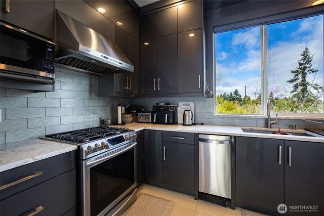 17323 Military Rd S, Seatac, WA 98188