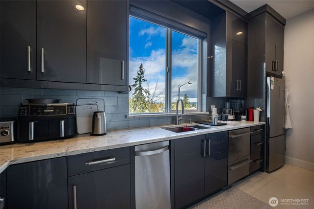 17323 Military Rd S, Seatac, WA 98188