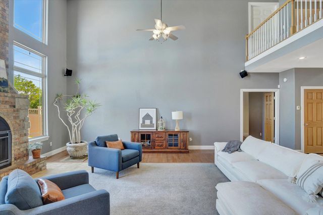 957 E 477th Road, Bolivar, MO 65613