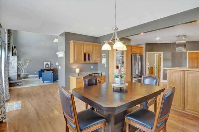 957 E 477th Road, Bolivar, MO 65613