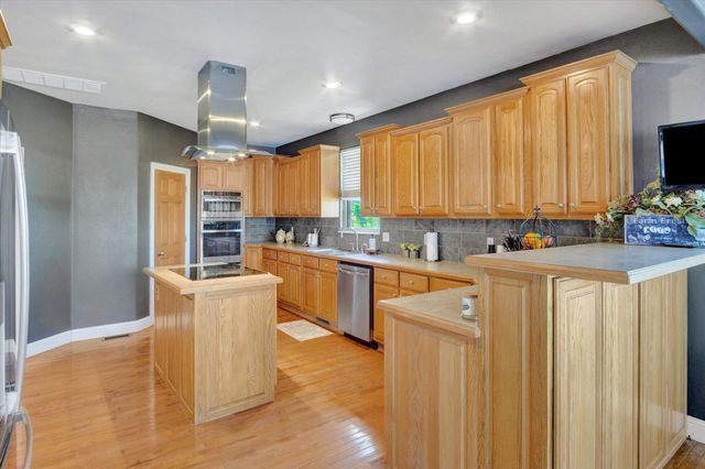 957 E 477th Road, Bolivar, MO 65613