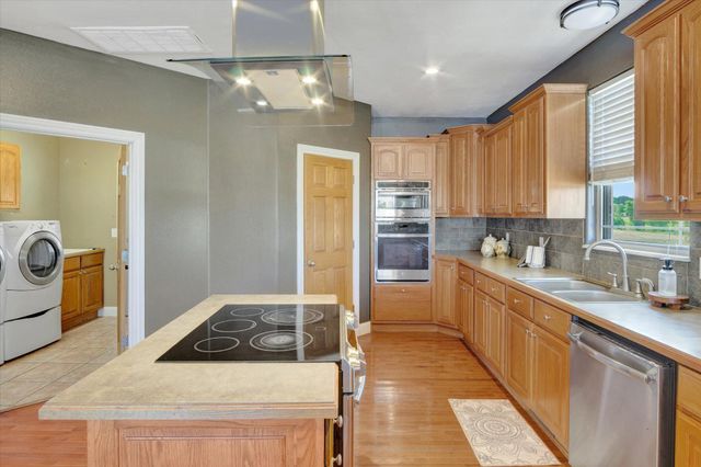 957 E 477th Road, Bolivar, MO 65613