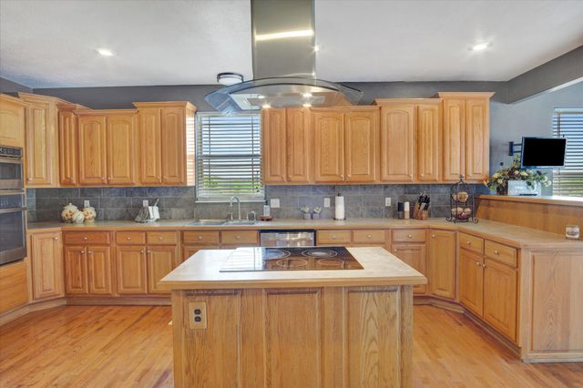 957 E 477th Road, Bolivar, MO 65613