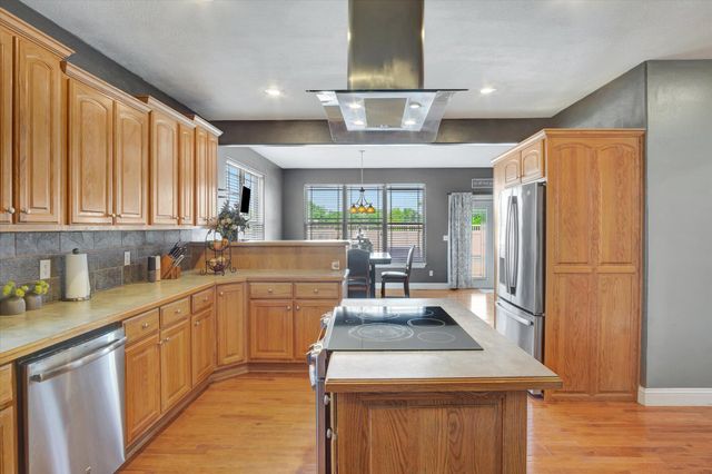 957 E 477th Road, Bolivar, MO 65613