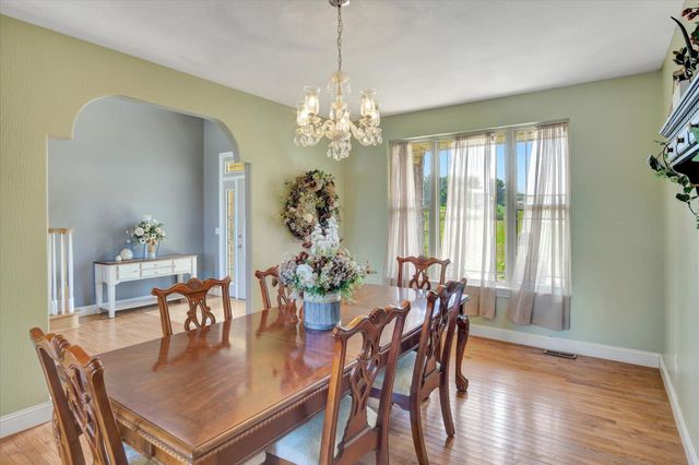 957 E 477th Road, Bolivar, MO 65613