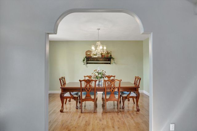 957 E 477th Road, Bolivar, MO 65613