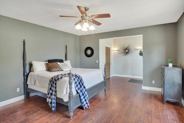 957 E 477th Road, Bolivar, MO 65613