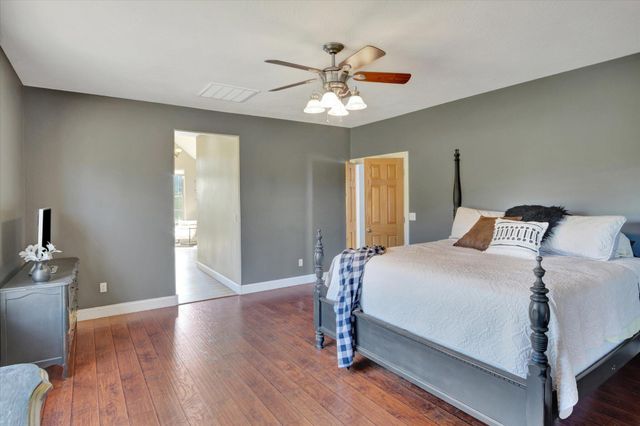 957 E 477th Road, Bolivar, MO 65613