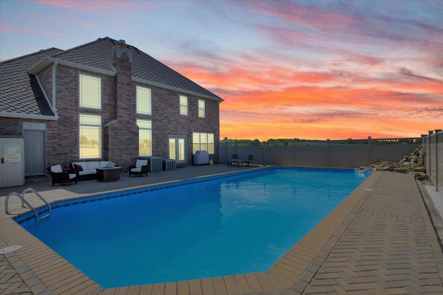 957 E 477th Road, Bolivar, MO 65613