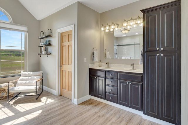 957 E 477th Road, Bolivar, MO 65613