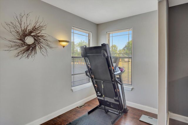 957 E 477th Road, Bolivar, MO 65613