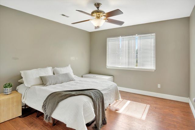 957 E 477th Road, Bolivar, MO 65613