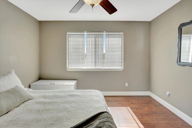 957 E 477th Road, Bolivar, MO 65613