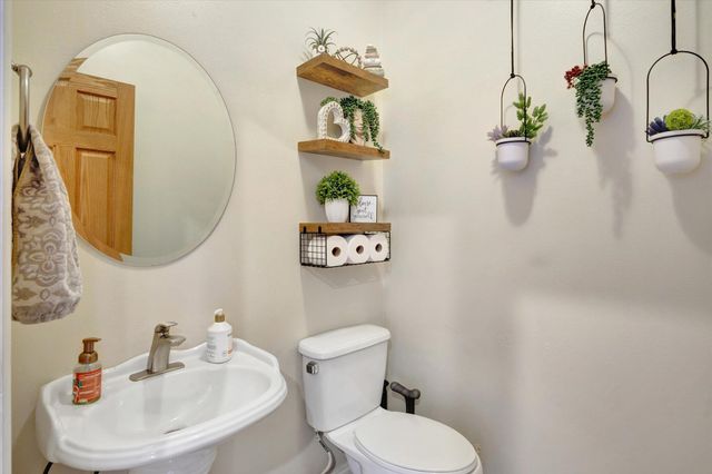 957 E 477th Road, Bolivar, MO 65613