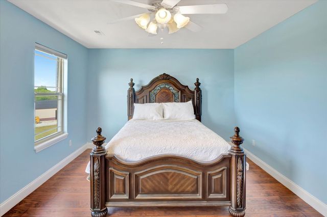 957 E 477th Road, Bolivar, MO 65613