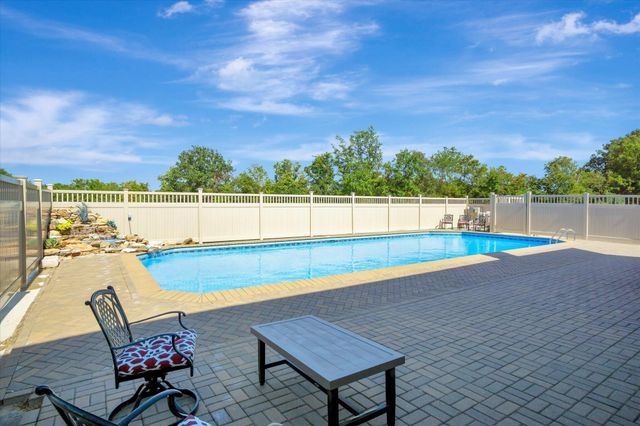 957 E 477th Road, Bolivar, MO 65613