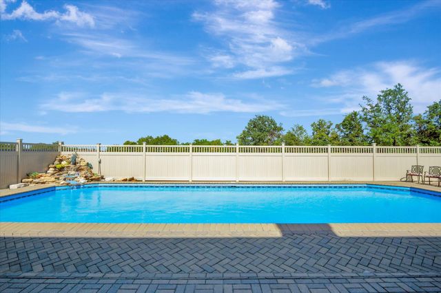 957 E 477th Road, Bolivar, MO 65613