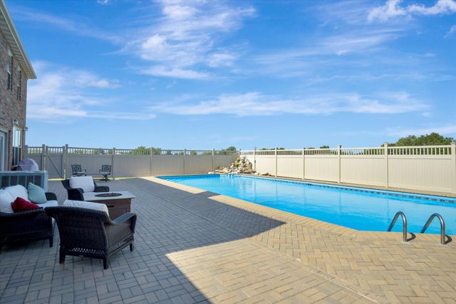 957 E 477th Road, Bolivar, MO 65613