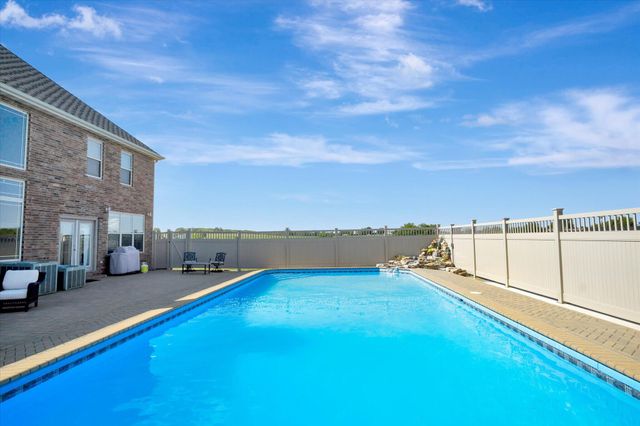 957 E 477th Road, Bolivar, MO 65613