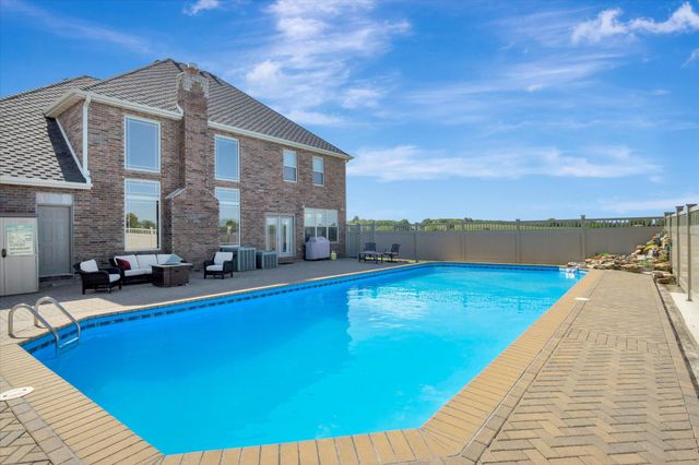 957 E 477th Road, Bolivar, MO 65613