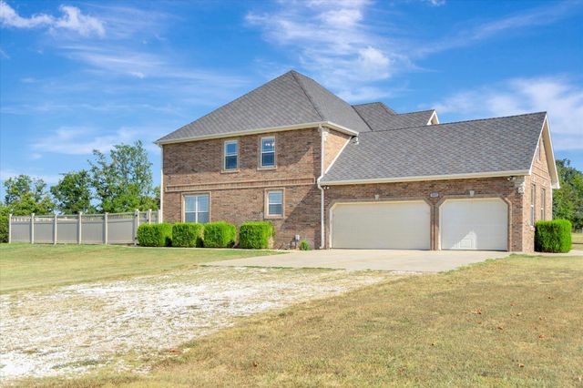 957 E 477th Road, Bolivar, MO 65613