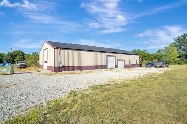 957 E 477th Road, Bolivar, MO 65613