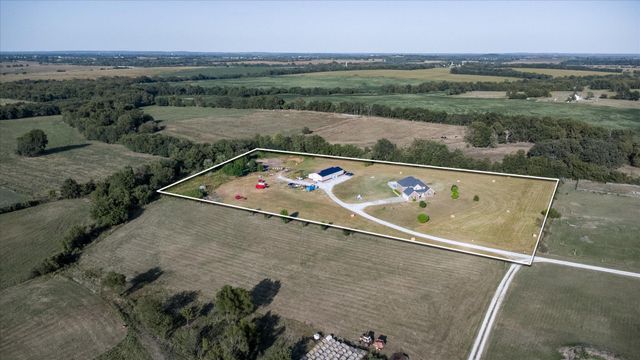 957 E 477th Road, Bolivar, MO 65613