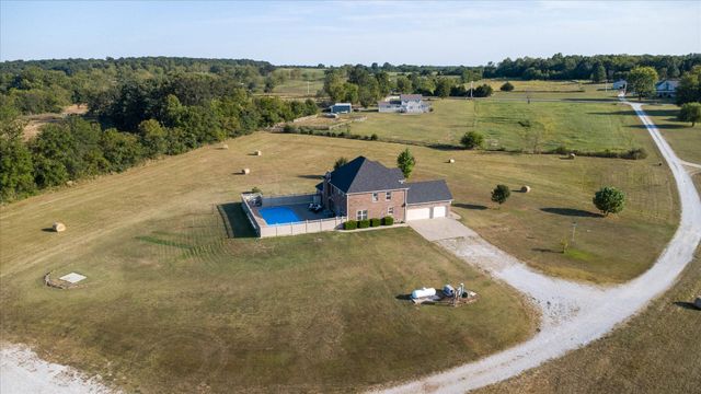 957 E 477th Road, Bolivar, MO 65613