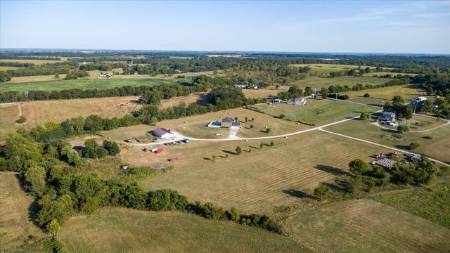 957 E 477th Road, Bolivar, MO 65613