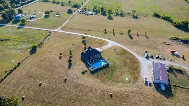 957 E 477th Road, Bolivar, MO 65613