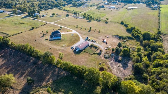 957 E 477th Road, Bolivar, MO 65613