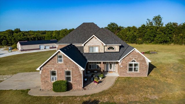 957 E 477th Road, Bolivar, MO 65613
