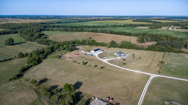 957 E 477th Road, Bolivar, MO 65613