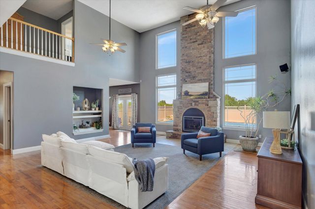 957 E 477th Road, Bolivar, MO 65613